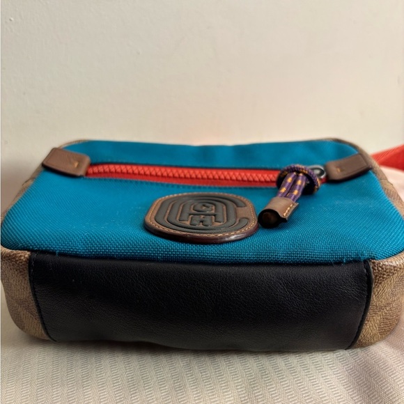 Coach Academy L Pack In Colorblock w/ Signature Print Patch - Picture 13 of 14